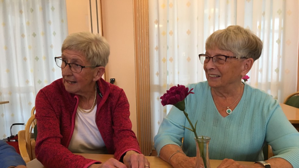 Katrin Hellström och Siv Lundin lyssnade.