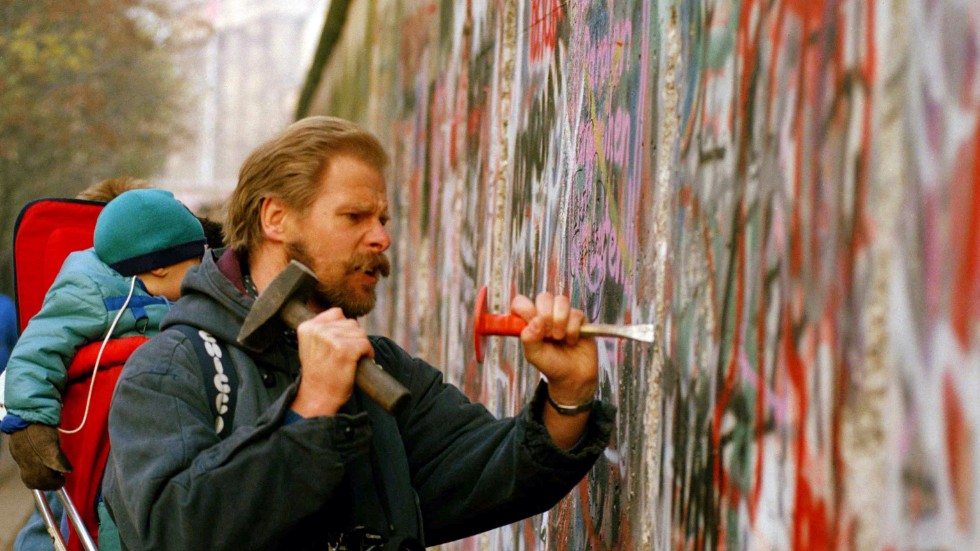 En friare värld väntade nästa generation utan muren som delade Berlin. Då, för 30 år sedan rasade östblocket samman - hur vårdar vi den historiska möjligheten till frihet för fler i dag?