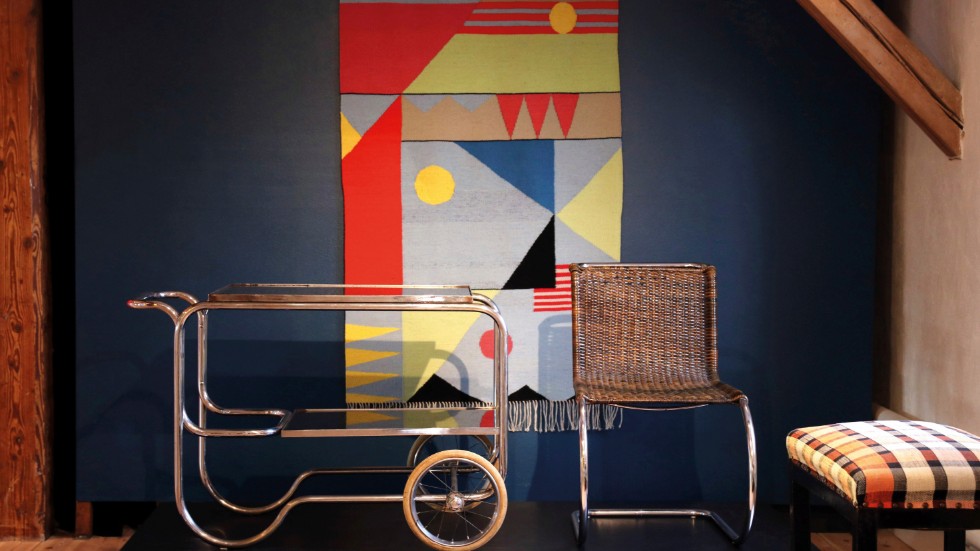 I utställningen på Rian Designmuseum i Falkenberg 2019 visades flera tidstypiska stålrörsmöbler, däribland en serveringsvagn tillskriven Lilly Reich och en stålrörsstol formgiven av Ludwig Mies van der Rohe.