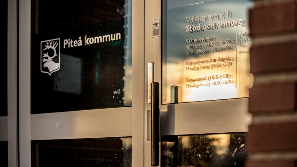 Facket har anmält Piteå kommun till Arbetsmiljöverket för hanteringen av den tänkta omorganisationen av socialförvaltningen och förändringen av försörjningsstöd.(Arkivbild)