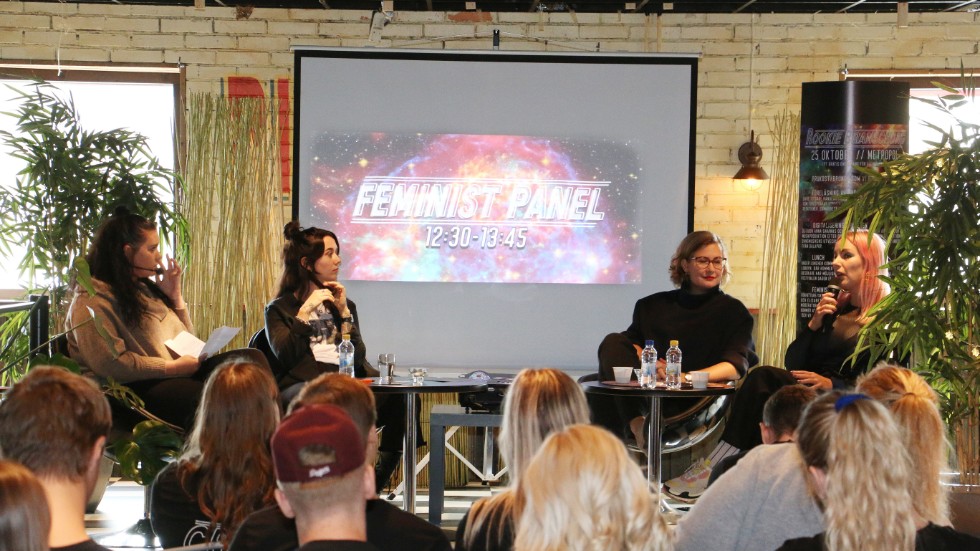 Feministpanelen diskuterade en hel lång rad frågor som möter kvinnor som vill ta sig in i musikbranschen.