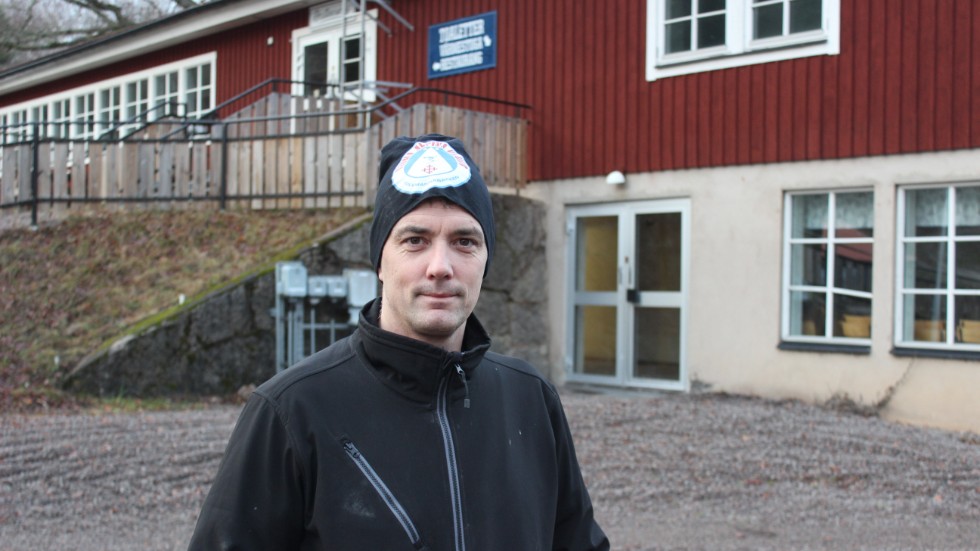 Rickard Torlamb är skidtränare inom Kinda Alpina Klubb och hoppas att det blir en kall vinter.