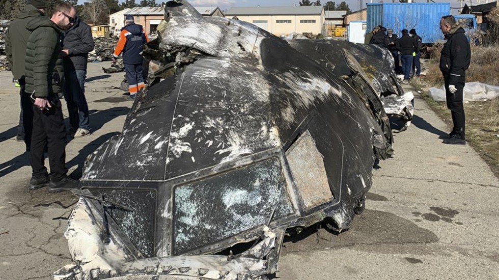 Rester av det ukrainska passagerarplan som häromdagen sköts ner av Iran. 17 människor från Sverige fanns bland dödsoffren. 