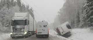 Snövädret tilltar – många trafikolyckor