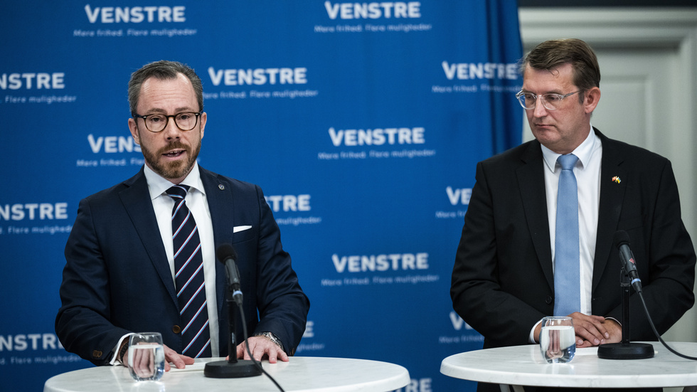 Det danska partiet Venstres avgående och tillträdande ordförande Jakob Ellemann-Jensen och Troels Lund Poulsen. Arkivbild.