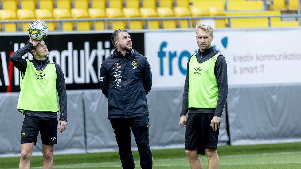 Elfsborgs Jens Jakob Thomasen, tränare Jimmy Thelin och Johan Larsson under en träning på Borås arena inför den allsvenska seriefinalen på söndag.