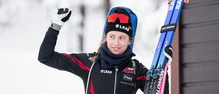 Elvira Öberg överlägsen i sprinten – trots tre bom 