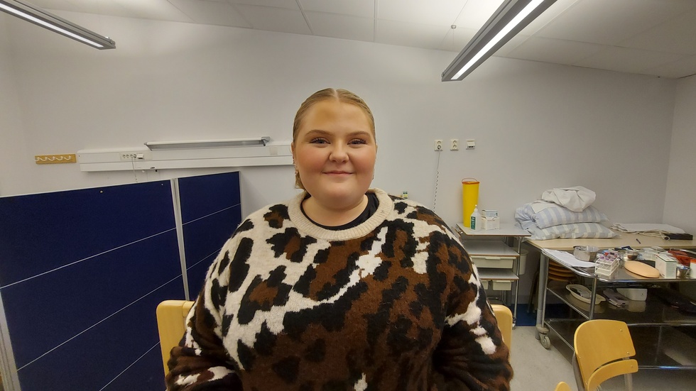 Tindra Fock går första året på vård- och omsorgsprogrammet på Hultsfreds gymnasium. Hon har klart med sommarjobb på Astrid Lindgrens Värld.