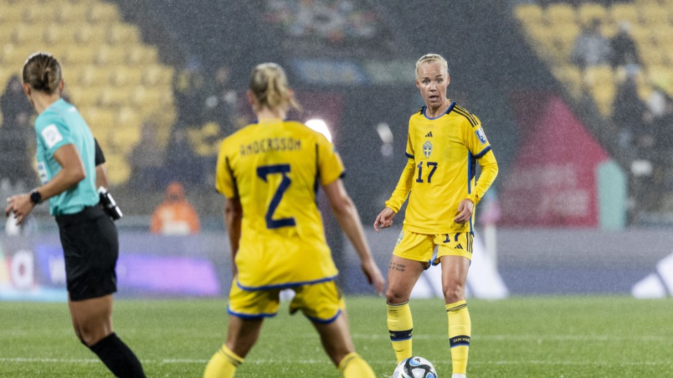 Sveriges Caroline Seger under söndagens VM-premiär mot Sydafrika.