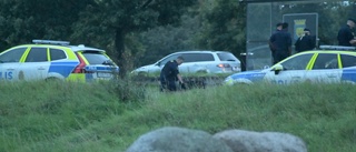 Här stoppar polispatrullerna en misstänkt tjuv i Tornby