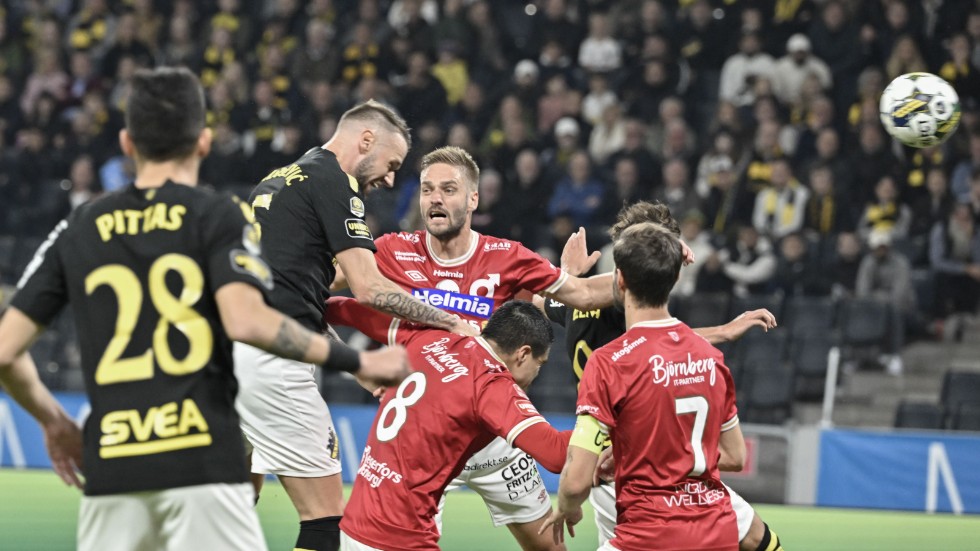 Lagkapten Alexander Milosevic nickar in 1–0 i AIK:s ödesmatch mot Degerfors.