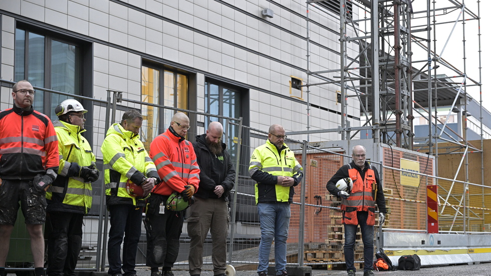 Nyligen hölls en tyst minut på landets byggarbetsplatser för de fem omkomna vid hissolyckan i Sundbyberg den 11 december. 
