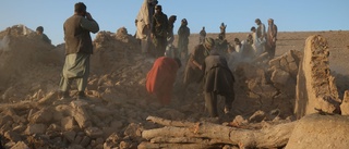 Hela byar förstörda av skalv – över 2 400 döda