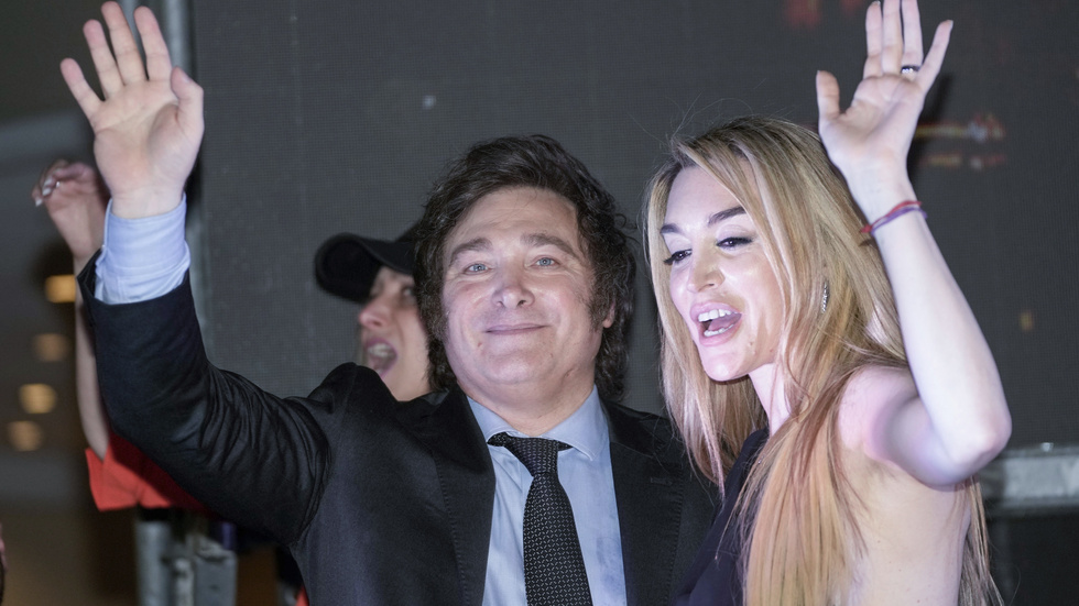 Javier Milei tillsammans med sin flickvän, komikern Fatima Florezi.