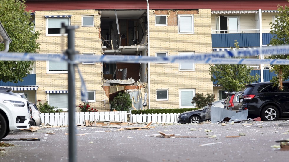 Bortsprängd yttervägg efter en kraftig explosion i ett bostadshus i området Ekholmen i Linköping den 26 september.