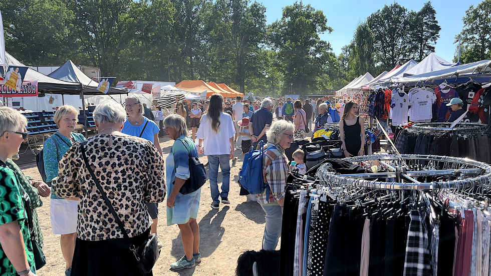 Under lördagen var det fullpackat med folk på marknadsområdet vid Folkets park, som badade i solsken.