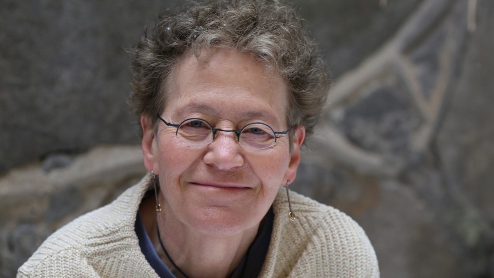 Lena Einhorn är författare, filmare, regissör samt utbildad läkare med doktorsgrad i virologi – och kritiker av Sveriges pandemistrategi. Senast gav hon 2020 ut boken "Vad hände på vägen till Jerusalem?".