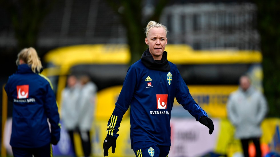 Lagkaptenen Caroline Seger, till vardags i Rosengård, kan i kväll styra Sverige ett steg närmare fotbolls-VM 2023.