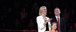 Tårfyllt när Elisabeth Egnells linne hissades i Stadium Arena