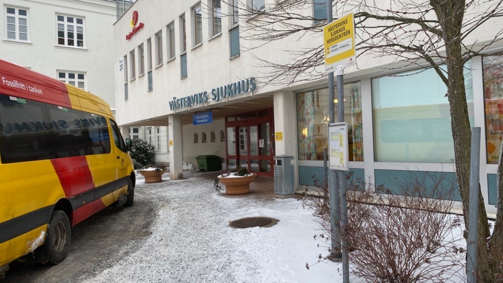Insändarskribenten tycker det är märkligt att han inte står på någon väntelista för behandling på Västerviks sjukhus efter att han inte haft möjlighet att ta sig till behandling i Kalmar i tid. 