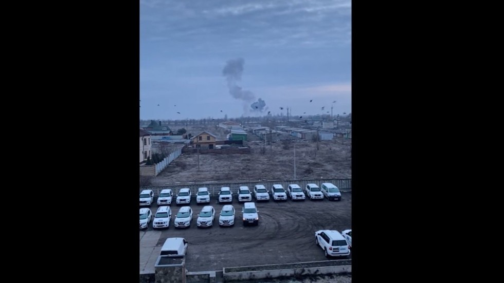 En stillbild ur filmklippet som visar explosionerna utanför Kramatorsk.