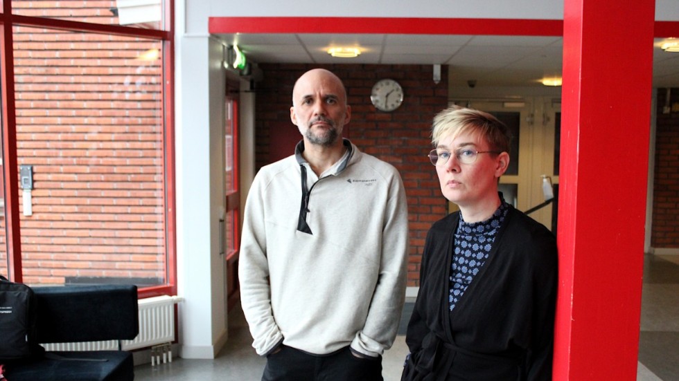 Mattias Berggren och Caroline Axelsson är gymnasielärare och fackliga representanter för Lärarnas riksförbund i Hultsfred. De hoppas på en diskussion om gymnasiets budget och arbetsvillkoren för lärarna.