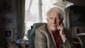 "Enligt kroppen går allt ut på 'att äta, sova, dricka, knulla och bli underhållen'" • Den 98-årige författaren har inga planer på pension