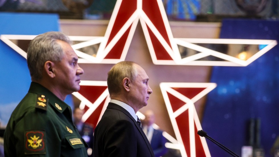 Rysslands försvarsminister Sergej Sjojgu (vänster) och president Vladimir Putin.