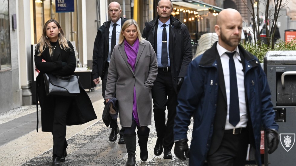 Statsminister Magdalena Andersson (S) kommer till partiledarsamtal om säkerhetsläget som hon bjudit in till.