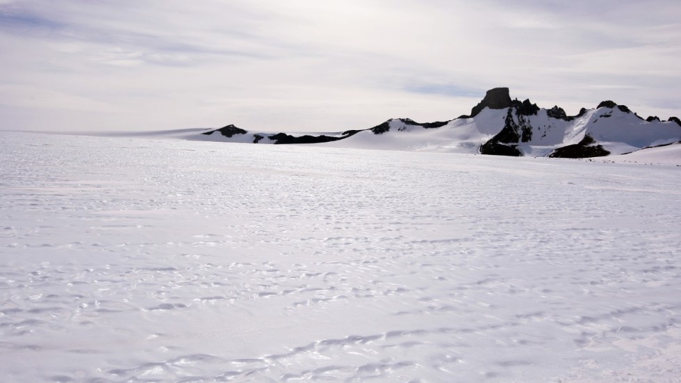 Debattören omnämner den "väldiga isöknen på Antarktis". 