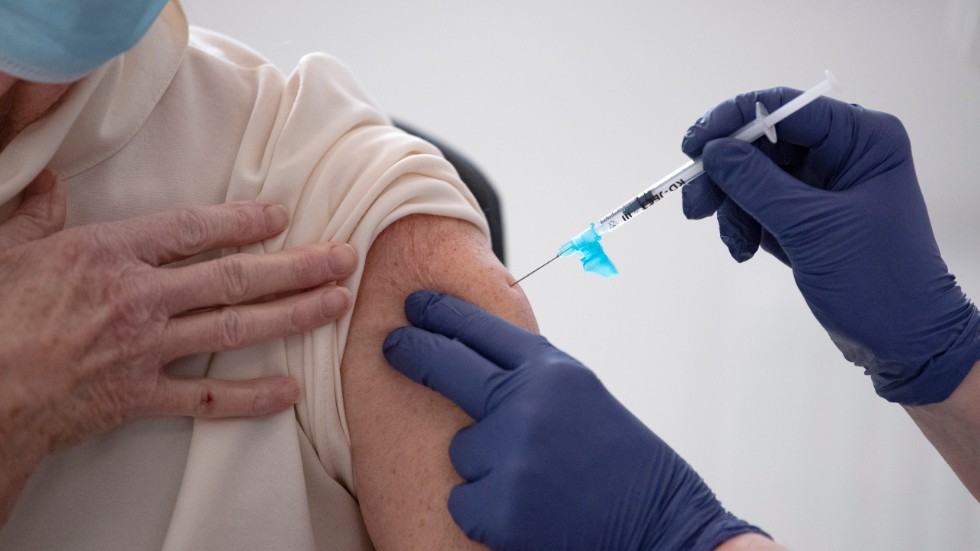 Ett sexsiffrigt antal länsbor har tagit tre doser vaccin mot covid-19, uppger Region Östergötland på tisdagen.