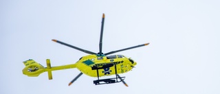 Man allvarligt skadad i skoterolycka - förd med ambulanshelikopter till sjukhus