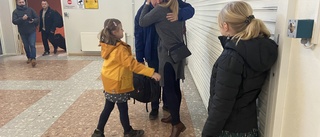 Leivik tillbaka i Sverige – men hjälpinsatsen fortgår ✓Sex ukrainare följde med till Sverige ✓"Behöver all hjälp de kan få"