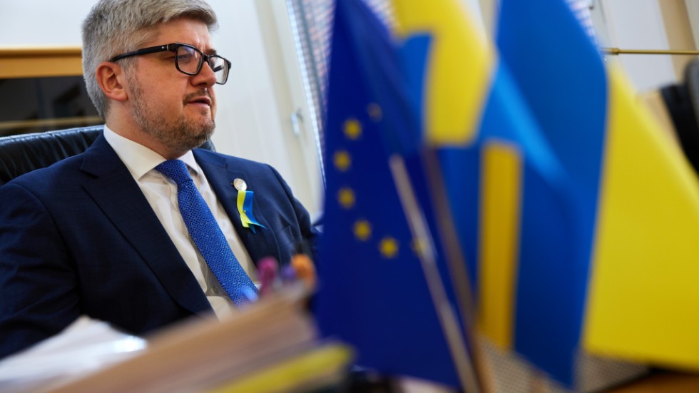 Varje gång jag talar med svenskar så är det enda jag känner deras stöd och önskan om att hjälpa Ukraina ytterligare, säger ambassadör Andrii Plakhotniuk.