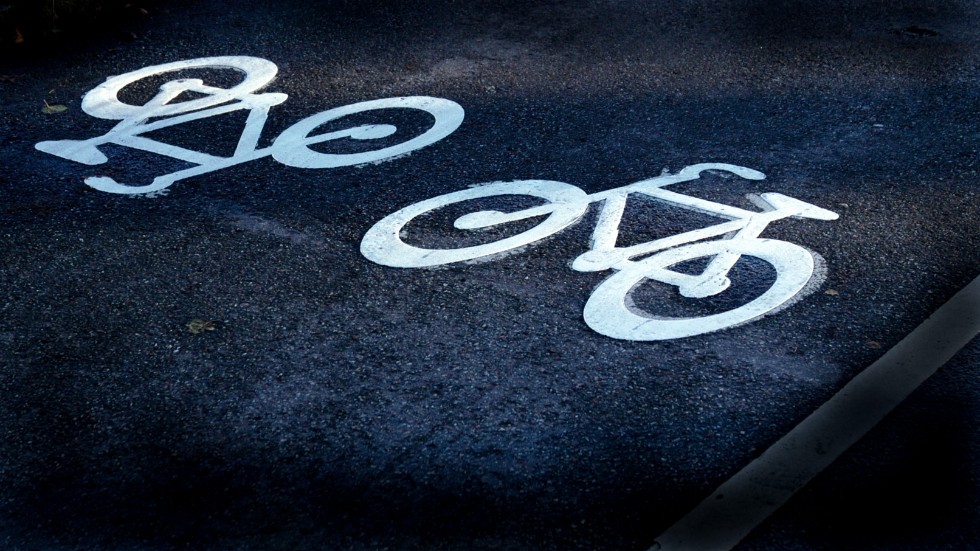 Satsningen på fler cykelvägar i Västerviks kommun välkomnas av skribenten.
