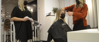 Andra vågen av corona slår hårt mot frisörbranschen: ”Tappar fler kunder än vi gjorde i våras”