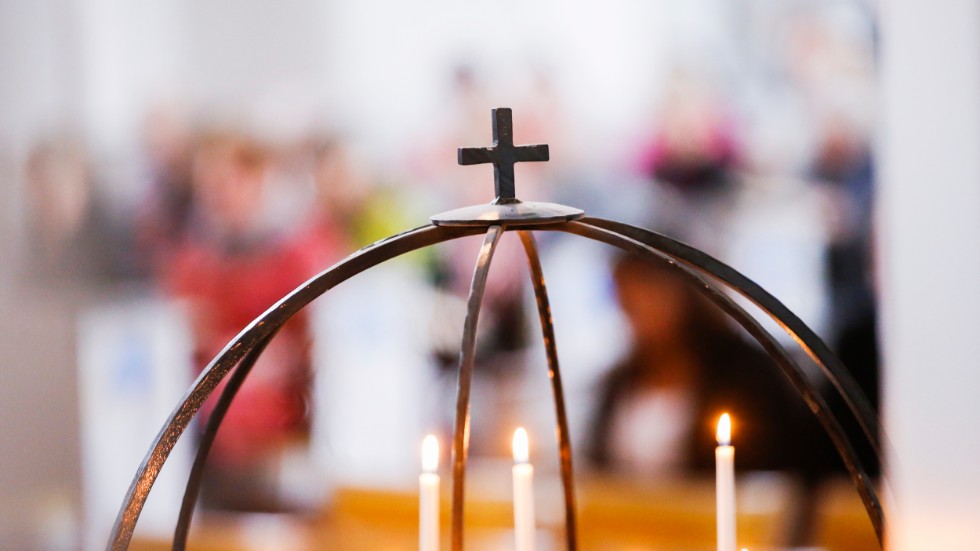 Ett begravningsombud ska tillvarata personers intressen genom att bland annat undersöka önskemål och informera om verksamheten till de som inte tillhör Svenska kyrkan.