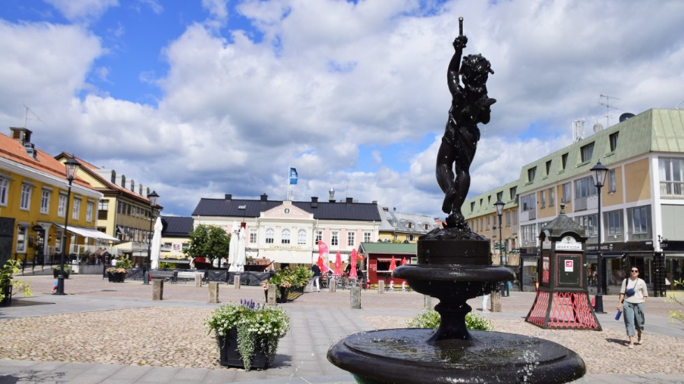 En person misstänks ha blivit bestulen på flera tusen kronor i centrala Vimmerby.