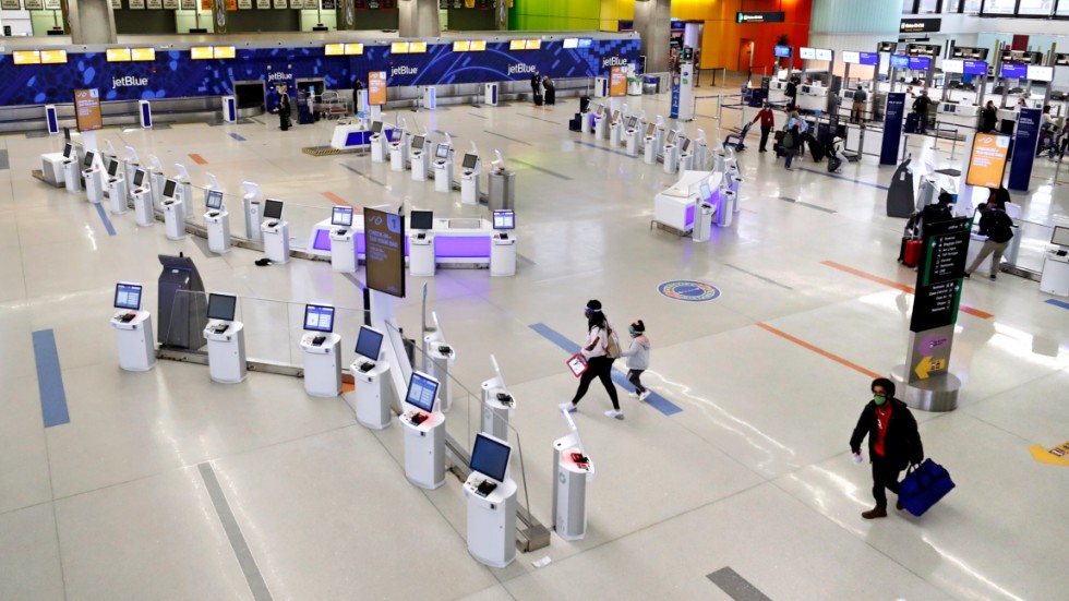 Fler icke-amerikaner kan snart kunna resa till USA. Arkivbild från Logan-flygplatsen i Boston.
