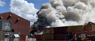 Omfattande räddningsinsats bekämpade skrotbrand