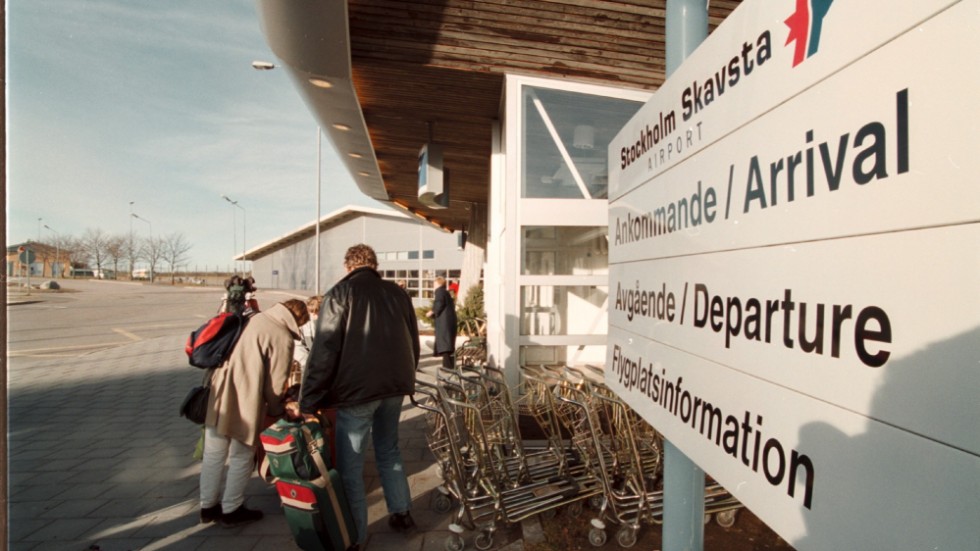 Regionala flygplatser måste ges möjligheter att övervintra under coronakrisen, skriver Nyköpings oppositionsråd Anna af Sillén (M).
