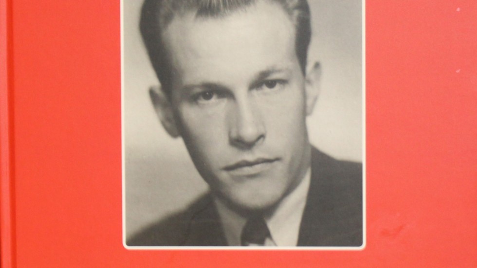 Bokens omslagsbild är ett foto på den unge Hilding Färm. 