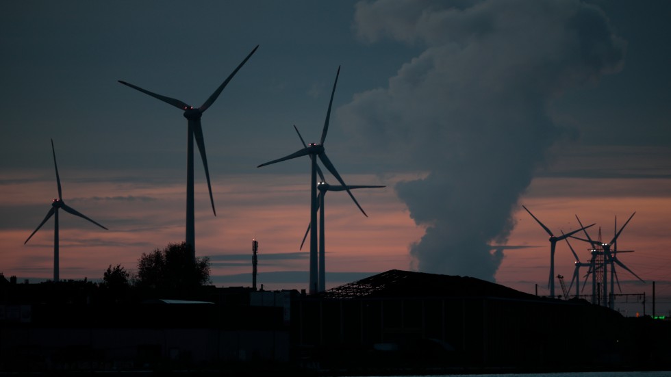  Det är löjeväckande att påstå att vindkraft är miljövänligt, med tanke på de resurser som krävs för att bygga upp den, skriver Stefan Frick i en replik till Mia Sköld (MP).