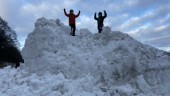 Uppmaningen: Håll barnen borta från snöhögar vid vägen