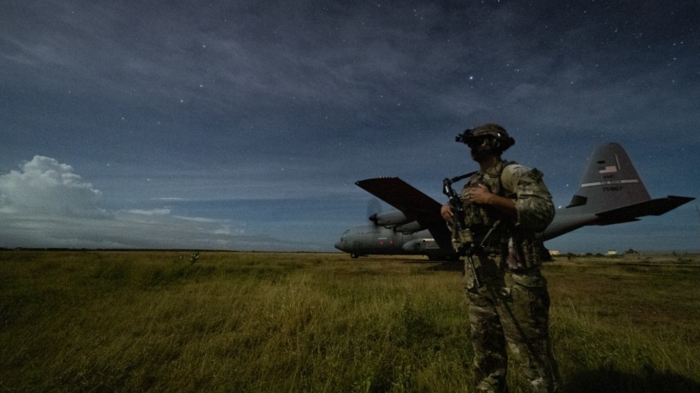 En amerikansk prickskytt på uppdrag i Somalia. Bilden tagen i juni i år.