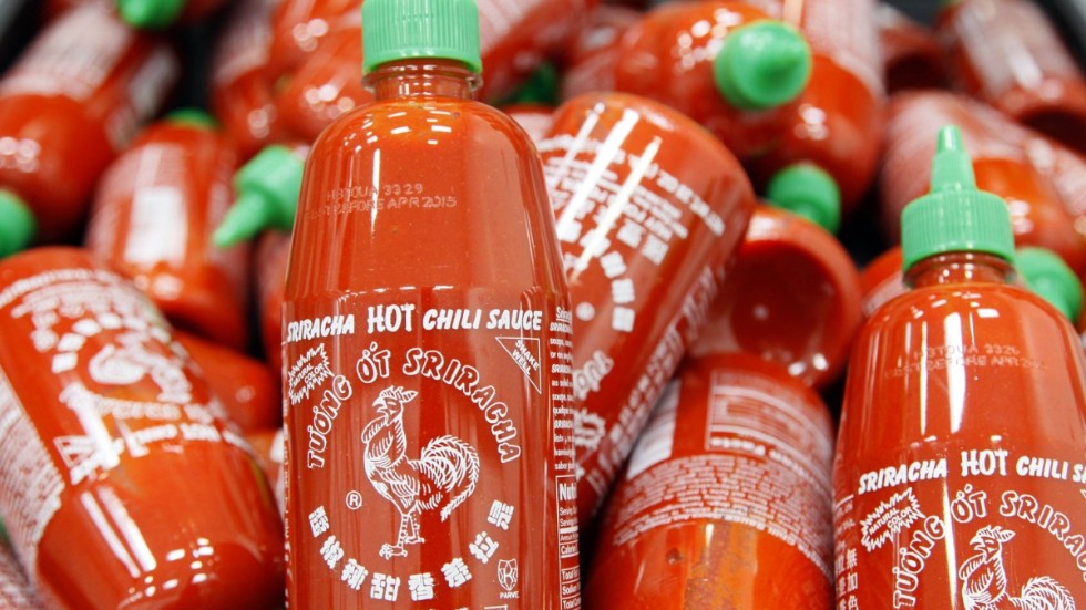 Ifrågasatt sås. Chilisåsen Srirachan kan försvinna från hyllorna på grund av en EU-förordning.