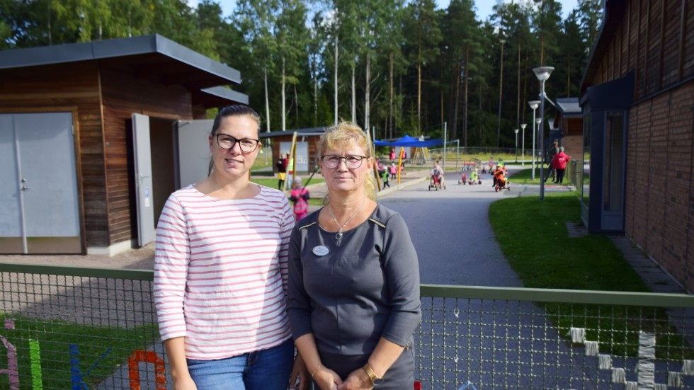 "Vi tittar på allmäntillståndet. Anser vi att det inte är okej så ska barnet inte vara här. Alla vill sitt barns bästa så det är ingen som brukar ifrågasätta det." Therese Örnborg och Marie Hultqvist.