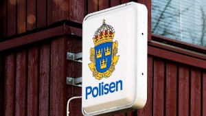 Okänd gärningsman ringde på och utsatte pojke för hot