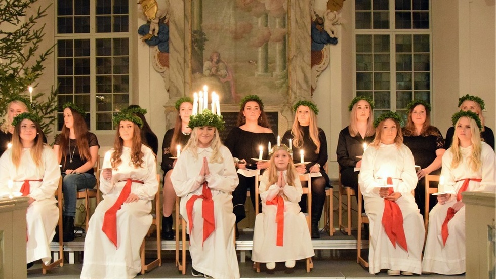 2017 års Luciatåg, Lillucian och kören i bakgrunden.