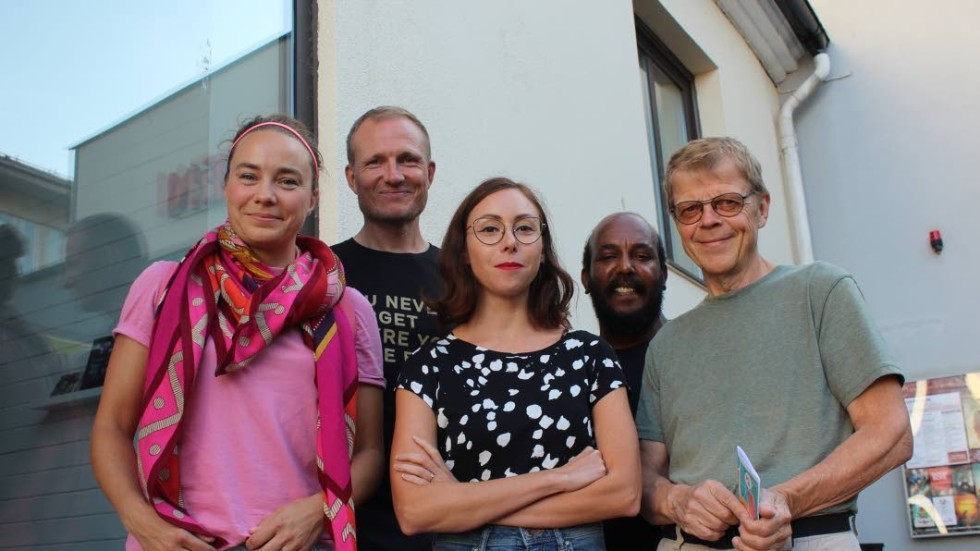 Invigning av festivalen. Från vänster: Hanna Tonek Bonnett, Albin Wiberg, Nathalie Chavez, Ermias Ekube och Benny Ekman.